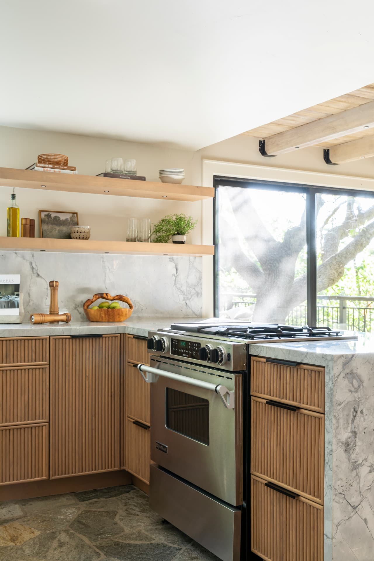 Range, open shelving and quartzite flagstone floors